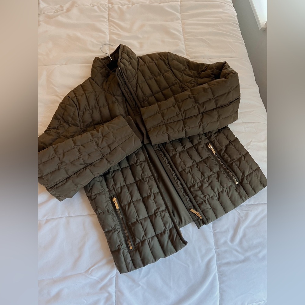 J crew dark green sz small puffer jacket 70% down